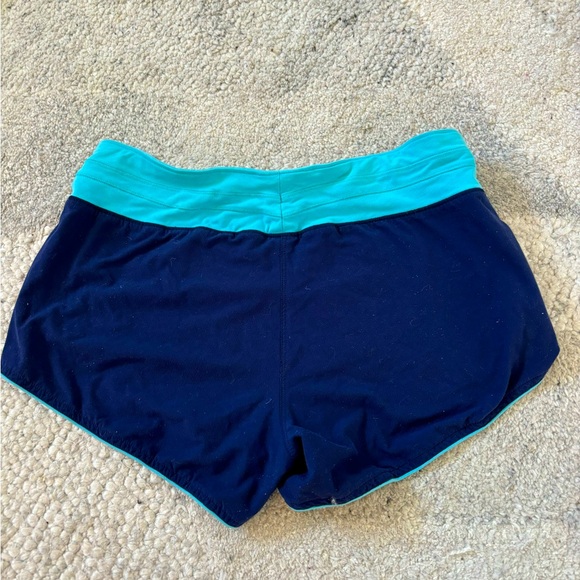 ADORABLE TASC RUNNING SHORTS - Picture 2 of 3